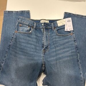 NWT Abercrombie ultra high rise ankle straight size 28